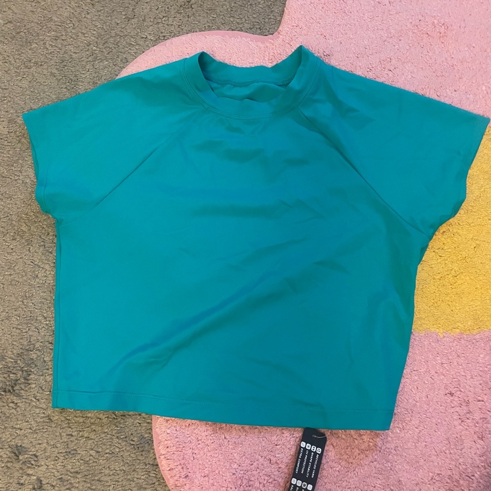 Jolyn NWT crop rash guard